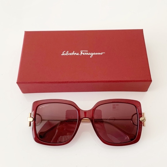 NWT Salvatore Ferragamo Sunglasses main image 8